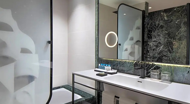 Двухместный семейный номер Standard Renaissance Barcelona Hotel