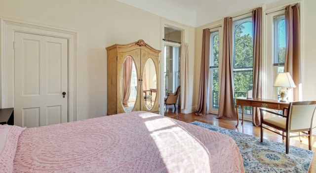 Апартаменты с 2 комнатами Downtown Savannah Apartment, Walk to Forsyth Park!