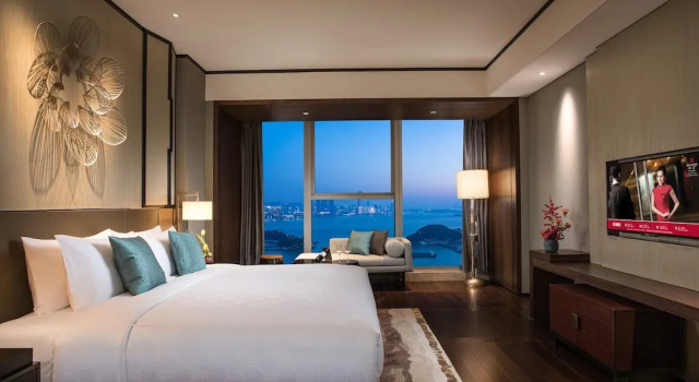 Двухместный клубный номер Standard с видом на залив HUALUXE Xiamen Haicang Habour View