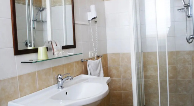 Четырёхместный номер Economy Greta Rooms Hotel