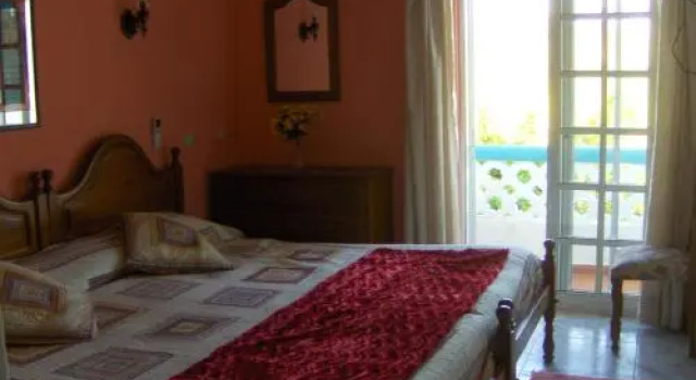Vila Sodré Guest House, Забронировать Гостевой дом Отели Силвиш с бассейном, рядом с Муниципальный археологический музей города Силвиш, Бассейн