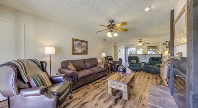 Ruidoso Condo w/ Golf View ~ 17 Mi to Ski Apache!, Varaa Huoneisto Ruidoso New Mexico