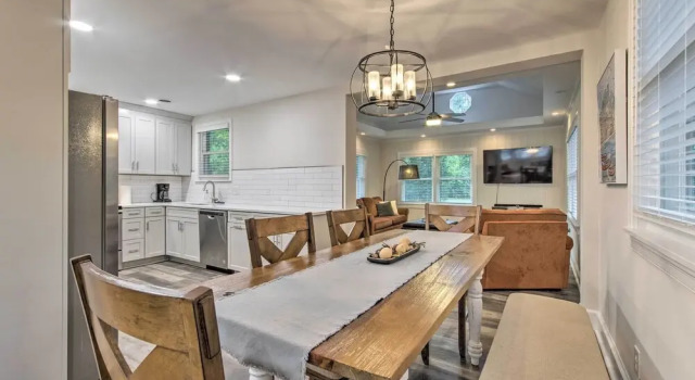 Stylish Wilmington Home, 2 Mi to Riverwalk!, Забронировать Отель Отели Уилмингтон 3 звезды, рядом с Кладбище Окдейл в Уилмингтоне, 3*