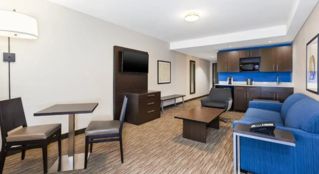 Двухместный люкс c 1 комнатой Holiday Inn Express Winnipeg Airport - Polo Park by IHG