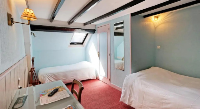 Трёхместный номер Standard CitHotel Hôtel Beauséjour