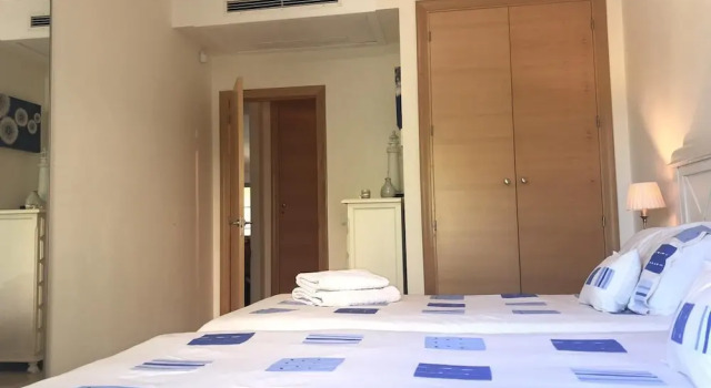 Apartment with Sea Views and Own Garden, Забронировать Апартаменты/квартира Отели Эстепона с парковкой, рядом с Палеонтологический музей, Парковка