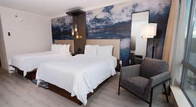 Четырёхместный номер Standard с видом на город Victoria Marriott Inner Harbour