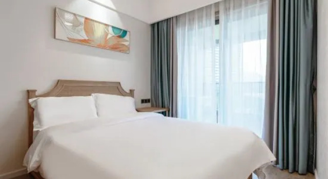 Люкс с 3 комнатами с балконом и с видом на море Tomorrow’s Stars Surfing Seaview Apartment (Wanning Riyue Bay Store)