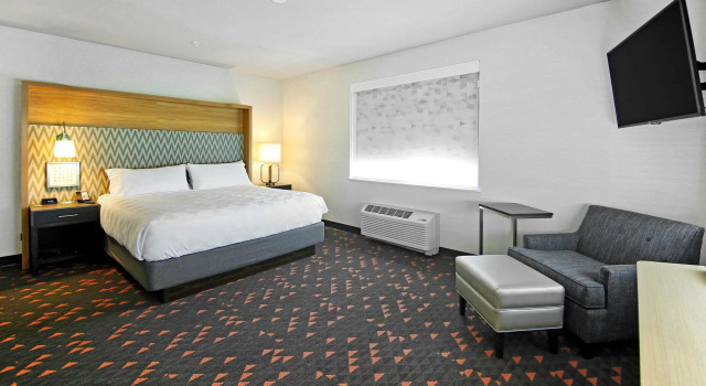 Двухместный люкс c 1 комнатой Holiday Inn Hotel & Suites - Calgary Airport North by IHG