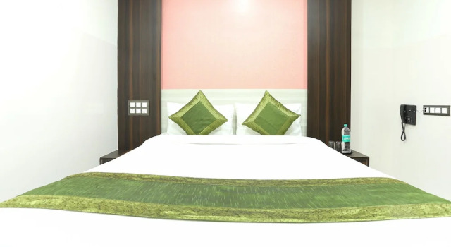 Номер Standard Treebo Habitat Suites and Rooms