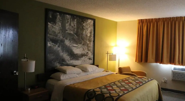 Standard Zimmer Super 8 by Wyndham Windsor/Madison North