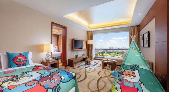 Люкс клубный c 1 комнатой Holiday Inn Shanghai Pudong Kangqiao by IHG