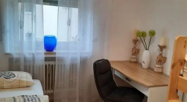 MODERNE 3ZIMMER WOHNUNG IN KöNIGSBRUNN, Reserva ahora Hotel Hoteles en Baden-Wurtemberg con aparcamiento, Aparcamiento