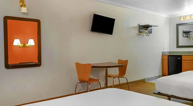 Четырёхместный номер Standard Motel 6-Salt Lake City, UT - Central