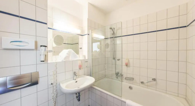 Comfort Double room with courtyard view Glockenhof