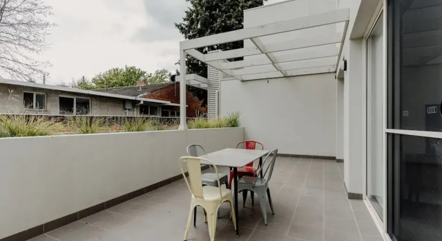Апартаменты Peaceful 1-bed Apartment Close to Lonsdale St