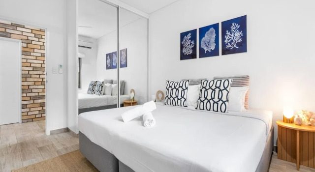 Zenhouse Solstice Designer 4-br Executive Retreat, Book Vacation Home Villas in Knuckey Lagoon, Villa
