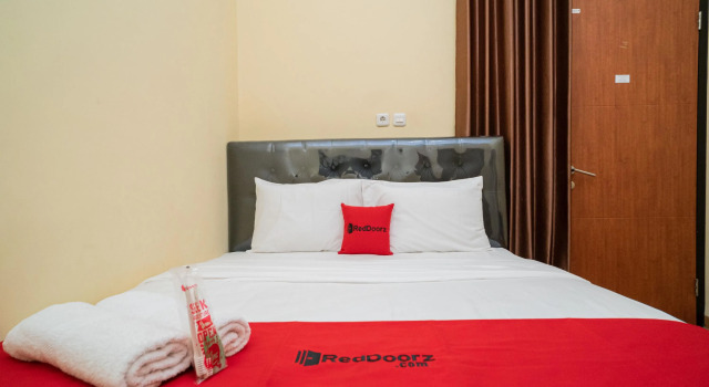 RedDoorz Syariah Near Jembatan Merah Plaza