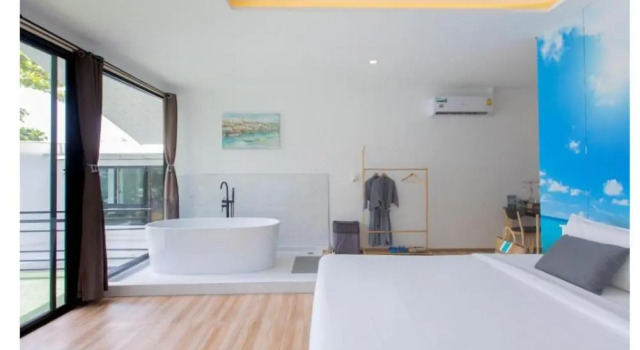 Двухместный номер Deluxe с балконом и с видом на море patong sunset villa Phuket