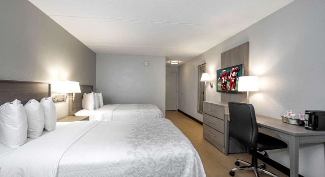 Четырёхместный номер Standard Red Roof Inn PLUS Boston - Mansfield - Foxboro