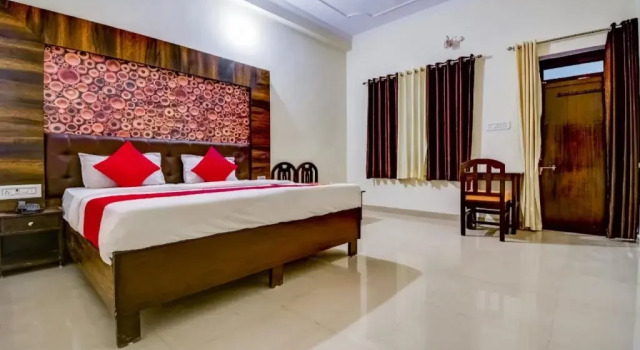 Hotel Saif by OYO, Забронировать Отель Отели штата Раджастхана с парковкой, Парковка