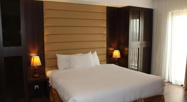 Люкс с 2 комнатами с видом на море Golden Tulip Al Khobar Suites