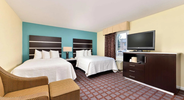 Четырёхместный номер Standard Americas Best Value Inn New London Mystic