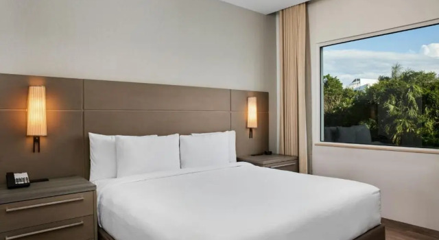Люкс с 2 комнатами с балконом и с частичным видом на поле для гольфа Residence Inn by Marriott Playa del Carmen