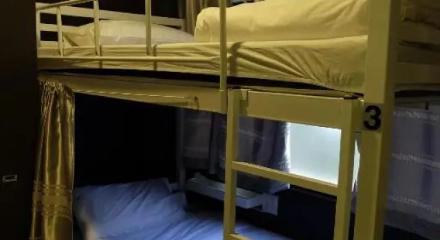 Кровать в общем номере (мужской номер) Mahannop Hostel
