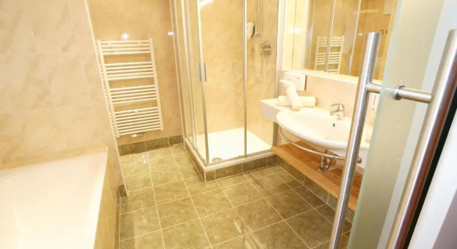 Полулюкс Hotel Leonhard