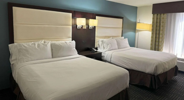 Четырёхместный номер Standard La Quinta Inn & Suites by Wyndham Bessemer