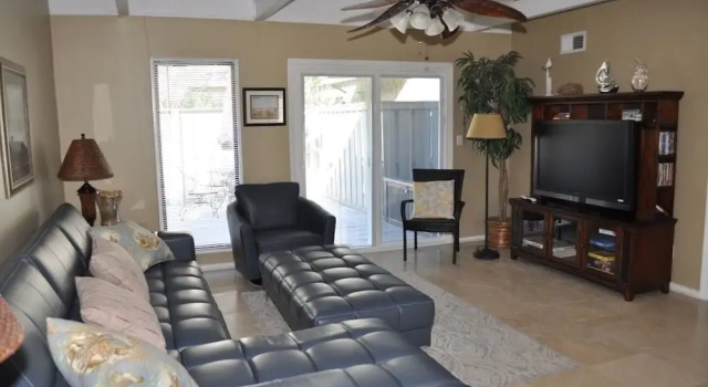 524queen 2 Bedroom Condo