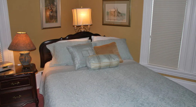 Legacy House Bed and Breakfast, Забронировать Отель Отели Стратфорд с парковкой, рядом с Avon Theater, Парковка