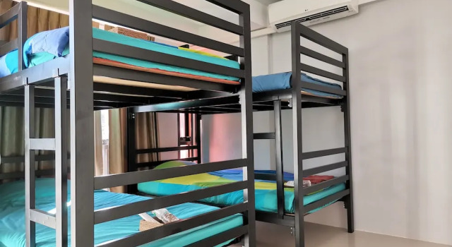 Кровать в общем номере с 4 комнатами Nice Nap Hostel