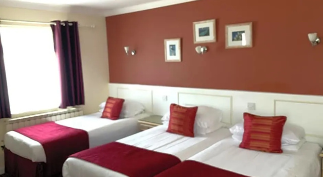 Номер Standard с красивым видом из окна Marina Metro Hotel