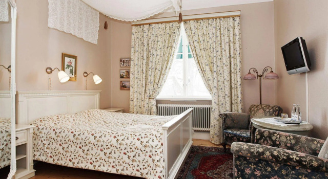 Tollereds Hotell AB, Book Hotel  