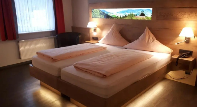 Hotel Bigger Hof - Wirtshaus Platzhirsch am Jahnplatz, Забронировать Отель Отели Ольсберг 3 звезды, 3*