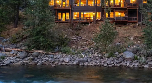 Вилла White Water Lodge