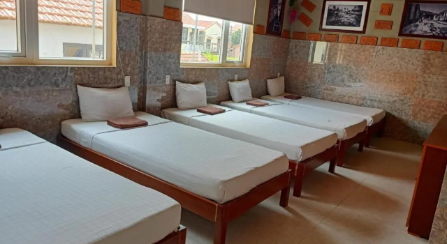 Кровать в общем номере Terra Cotta Homestay