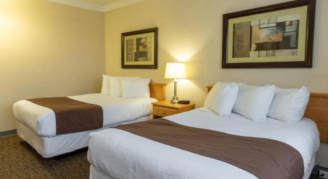 Четырёхместный номер Standard BCM Inns Fort McMurray - Downtown