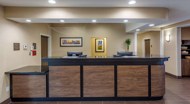 MainStay Suites Fort Campbell, Rezerwuj Hotel Hotele w Clarksville z basenem, Basen