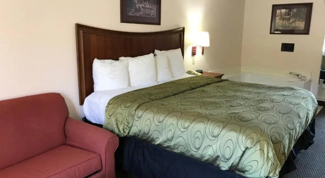 Люкс Clairmont Inn & Suites Warren