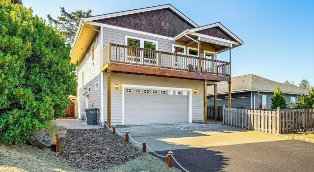 Коттедж Coastal Oregon Home: Walk to Dock!
