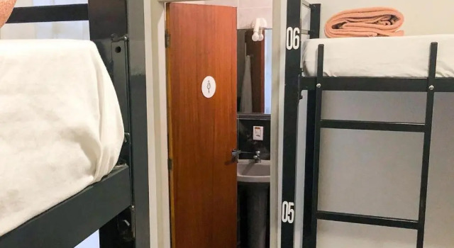 Кровать в общем номере Voila Hostel