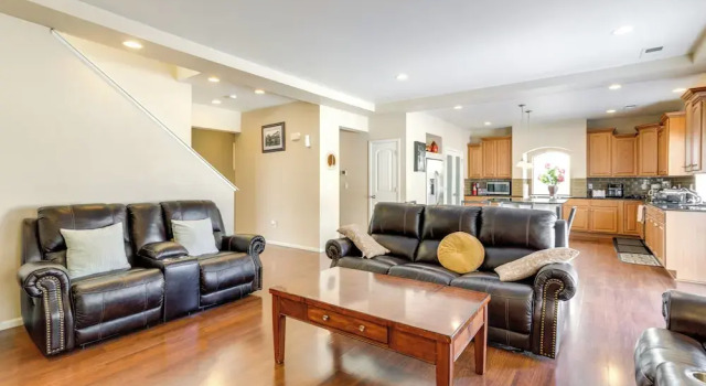 Коттедж 6 Mi to Dia: Spacious Home w/ Backyard in Denver!