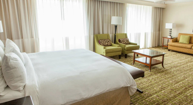 Двухместный люкс с балконом Hanover Marriott