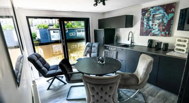 Houseboat Amstel River Suite, Забронировать Отель Амстердам Норд, рядом с Музей фотографии FOAM
