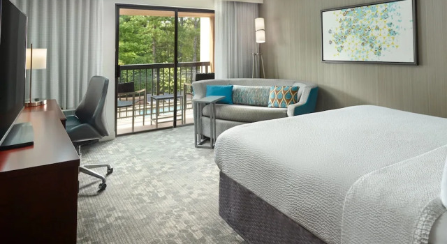 Двухместный номер Standard с балконом Courtyard by Marriott Atlanta Alpharetta