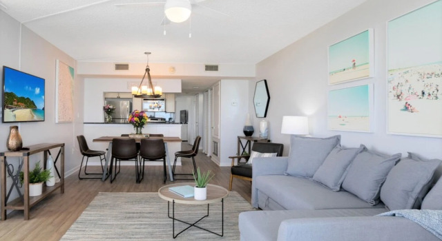 Cape Winds - Oceanfront Pool, Tennis & Sauna Condos near Port Canaveral, Забронировать Отель Кейп-Канаверал Space Coast