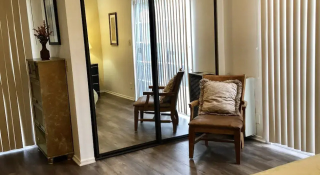 Lovely 1-Bedroom Home with Pool, Foglalás Szálloda Los Angeles Los Angeles Metropolitan Area